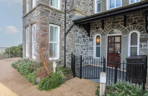 Harlech House | Harlech Apartments - Matholwch