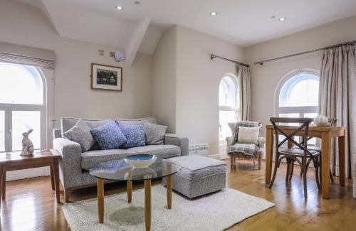 Harlech House | Harlech Apartments - Matholwch