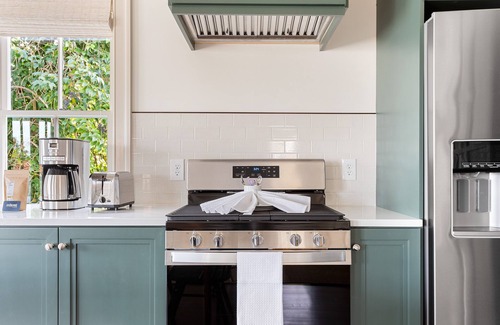 Downtown Charleston Apartment | Harleston House - A | Plunge Pool On Site