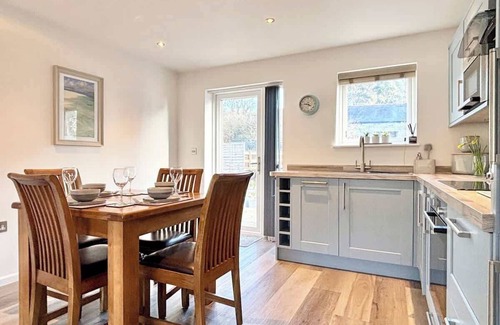 Mousehole House | Harlowe~Mousehole Hideaway~two bed with parking