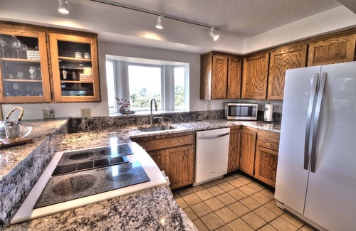 Yachats House | Harmony at the Beach! Gorgeous Ocean & Bay Views! Bring your Dog! Hot Tub!