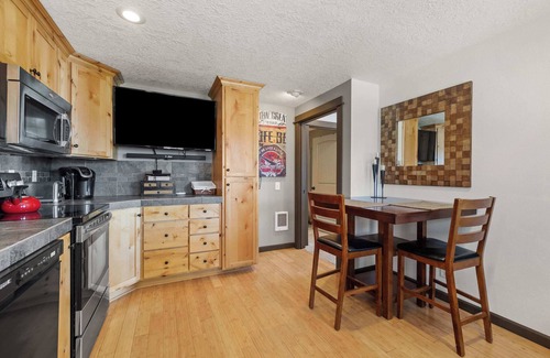 Alfalfa House | Harmony Hills, Couple's Retreat in Bend! Pets OK!