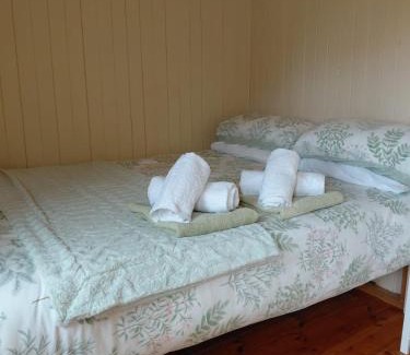 Bude Apartment | Harmony Hut Hot Tub 2 miles from beach,in rural setting Bude Cornwall