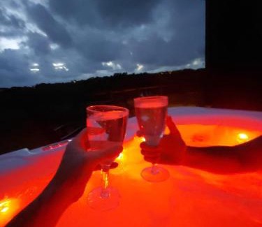 Bude Apartment | Harmony Hut Hot Tub 2 miles from beach,in rural setting Bude Cornwall