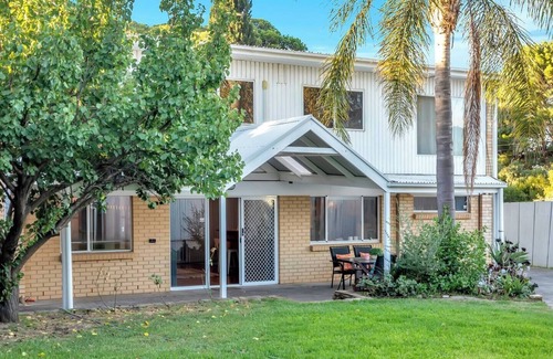 Port Willunga House | Harmony Lodge A Cheerful Beachside Refresh