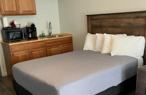 Kimberling City Hotel | Harper Valley 11