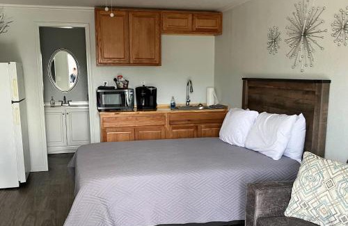 Kimberling City Hotel | Harper Valley 12
