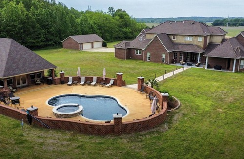Tougaloo House | Harris Estates is a secluded, peaceful property in Clinton School District.