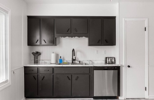 Harrison Apartment | Harrison Twp 3BR | Sleeps 9 & Ample Boat Parking