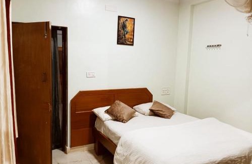 Huliyarahalli Hotel | Harshadhare Hill View Homestay