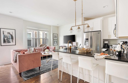 Chestnut Hill Cottage | Hart Suite 11 by Avantstay Gorgeous Town House w/Modern Amenities in Nashville!