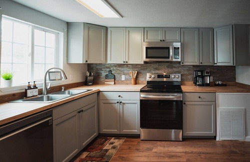 Twain Harte Cabin | Harte Of The Pines Pet Friendly Walk to Downtown