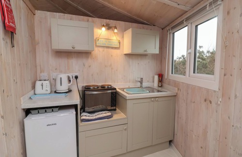 Hartland Cottage | HARTLAND QUAY, romantic, with a garden in Hartland