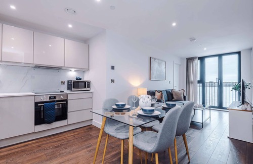 Vauxhall Apartment | Hartley Place - Mersey View Apartment