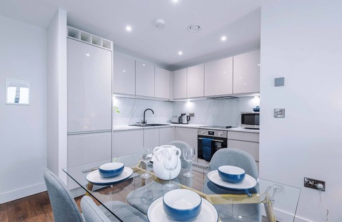 Vauxhall Apartment | Hartley Place - Mersey View Apartment