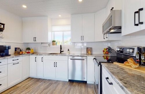 Waupoos Cottage | HART’S HAVEN Lakefront Cottage in Waupoos. Close to The Sandbanks and wineries.