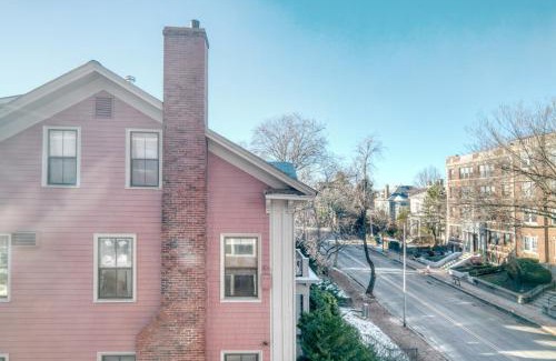 Mid-Cambridge Apartment | Harvard Sq 1BR w WD nr Harvard University BOS-183