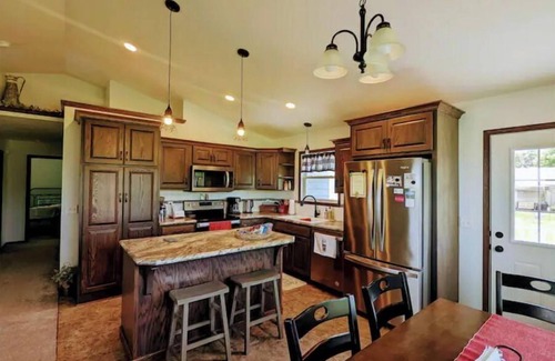 Hesston House | HARVEST COTTAGE Cozy home for family memories in a small town.