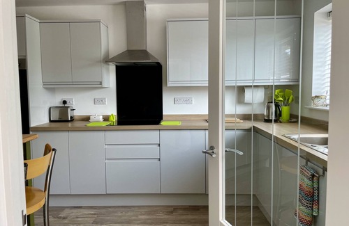 Rollesby House | Harvest Hideaway - private Hot Tub, spacious, pet friendly & 3 parking spaces!