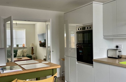 Rollesby House | Harvest Hideaway - private Hot Tub, spacious, pet friendly & 3 parking spaces!