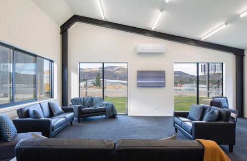 Lowburn Apartment | Harvest Park Studios Accommodation