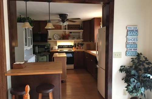 Frankfort House | Haugen's Haven - Fabulous Family Home - 3 Blocks to Lake, Steps to Downtown