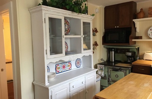 Frankfort House | Haugen's Haven - Fabulous Family Home - 3 Blocks to Lake, Steps to Downtown
