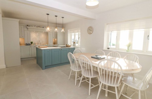 Criccieth House | HAUL A GWYNT, family friendly, luxury holiday cottage in Criccieth