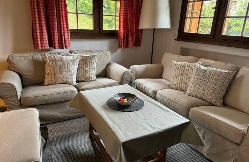 Laax Apartment | Haus 3 - 5 Zimmer Haus mit Garten in ruhiger Wohngegend