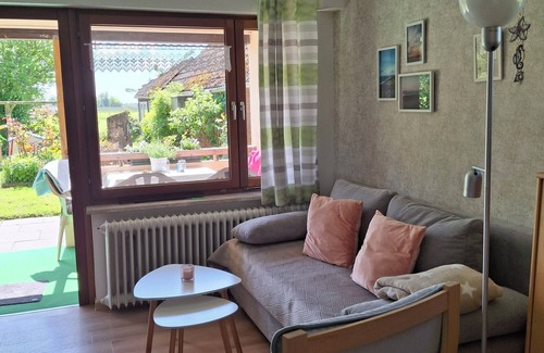 Tossens Apartment | Haus-Altendeich apartment no. 1 with view to the dike 80 meters to the North Sea.