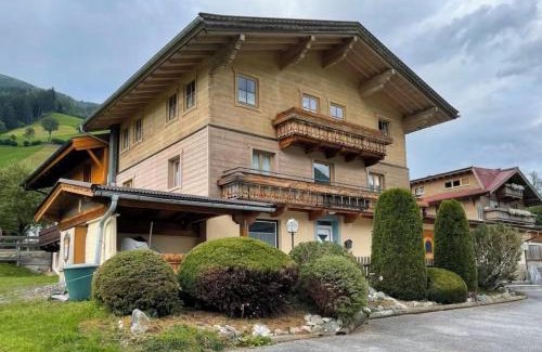 Schonbach House | Haus Eckhausl Big Family