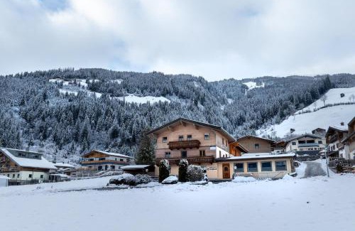 Schonbach House | Haus Eckhausl Big Family