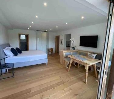 Sonnen Apartment | Haus Hochland - Moderne Alpenwohnung Garten&Natur