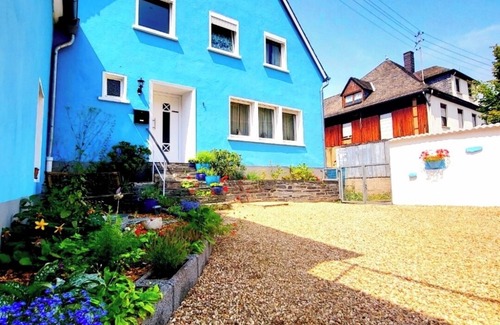 Dhron House | Haus mit Garten Direkt am Fluss mit Grillmöglichkeit, Terrasse und Viel Platz