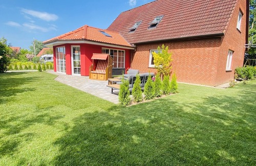 Sehlendorf House | Haus Nordlicht -holiday home for up to 20 people - 700m to the beach - field edge location