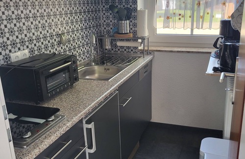 Dornumersiel House | Haus Seelöwe für 3 Personen, Strandnah, Terrasse, Grill, Fahrräder, Wlan, top