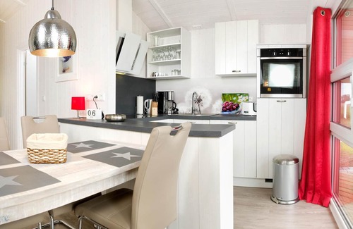 Insel Poel House | Haus Strandbrise - holiday home in a peaceful location, directly on the Salzhaff
