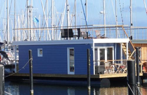 Burgstaaken Boat Rental | Hausboot Bosse