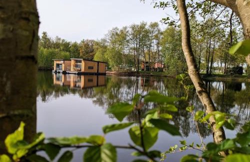 Papenburg Boat Rental | Hausboot Friedrich