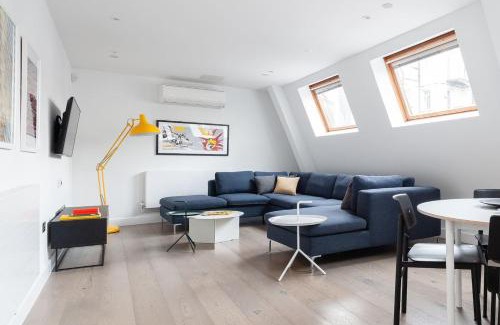 Chinatown Apartment | Hausd - Piccadilly Circus