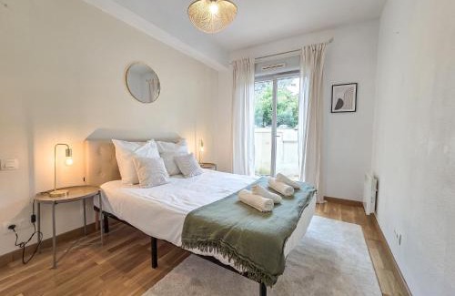 Bergerac Apartment | Haussmann - T3 - Centre - Terrasse & Parking