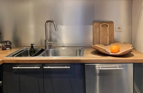 Quartier Saint-Ambroise Apartment | Haussmannien, Marais, Décoration