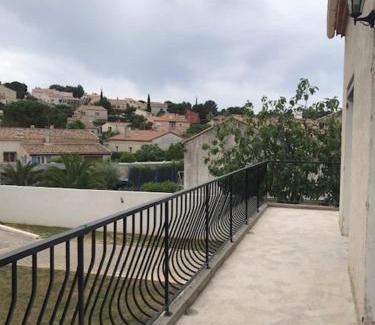Carnoux-en-Provence Apartment | Haut de maison tout confort avec jardin et balcons