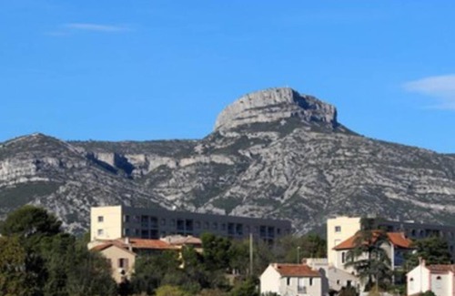 Aubagne Apartment | HAUT DE VILLA AVEC EXTERIEURS, à Aubagne, pays de Marcel Pagnol