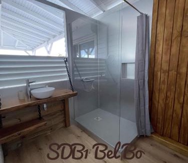 Rifflet Apartment | Haut de villa BEL BO & Bas de villa Tibo vu mer et accès mer
