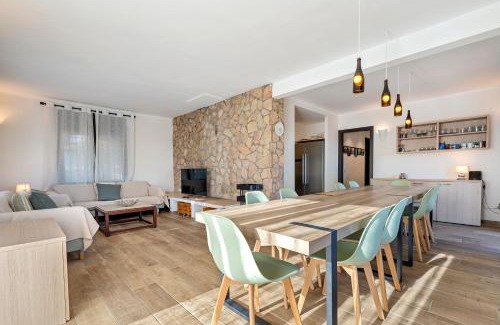Sant Feliu de Guixols Villa | Hauzify I Mas Formic