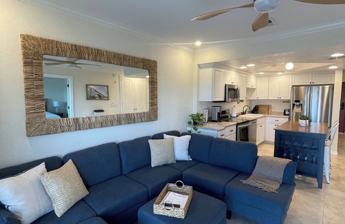 Lake Havasu City Condo | Havasu Lakeside Retreat! London Bridge Water Views
