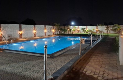 Jaipur District Other | HAVELI RESORT FARMnn3-bedroom farmhouse in marvelous Hathod with AC, WiFi