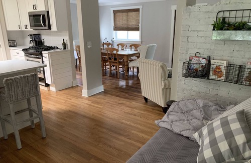 Lakewood House | Haven in the heart of Jacksonville - SLEEPS 9