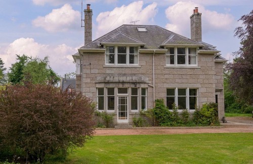Aboyne House | Haven Retreat Scotland - Beautiful large house, idyllic woodland garden.
